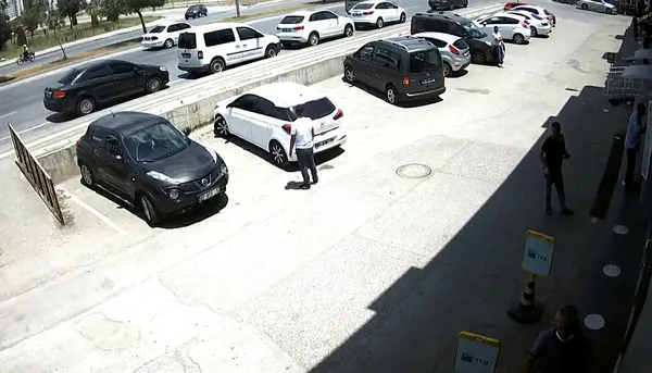 Son dakika: Adana'da film sahnesi gibi soygun! Altınları alıp böyle kaçtılar | Video - 2