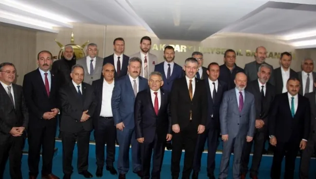 İYİ Partili Belediye Başkanı Mustafa İlmek meclis üyeleri ile birlikte AK Parti'ye geçti