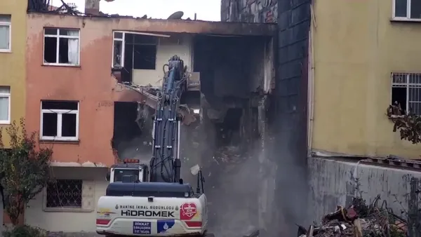 1665563943720.jpg Kadıköy'de patlamanın yaşandığı bina harabeye dönmüştü! Yıkımı başlatıldı - 2