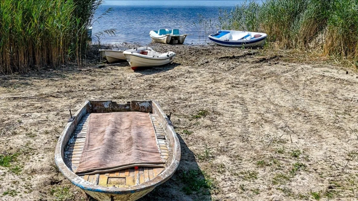 Sapanca'da kuraklık alarmı! Sular çekilde, gizemli taş yapı tekrar ortaya çıktı!
