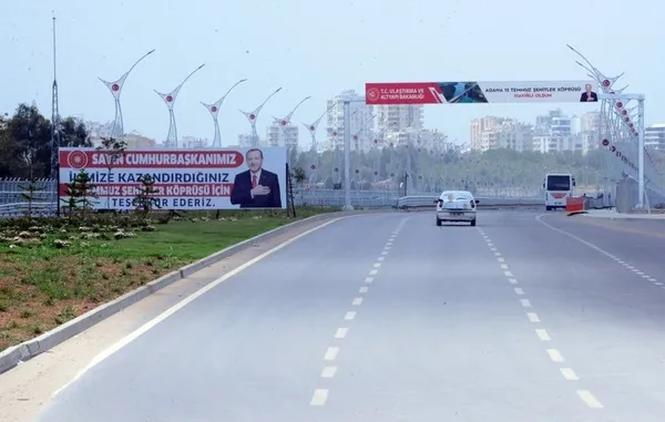 Otobüslere yasakladı! CHP’li başkandan Adanalılara işkence: Köprüyü Erdoğan yaptı diye güzergah değiştirtti