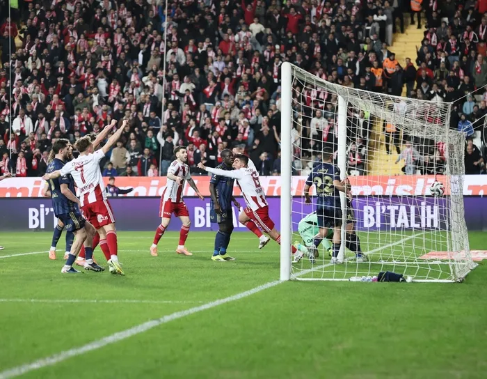 kanarya-deplasmanda-kan-kaybetti-fenerbahce-ve-antalyaspor-puanlari-paylasti-1772392071637.jpg Kanarya deplasmanda kan kaybetti! Fenerbahçe ve Antalyaspor puanları paylaştı - 7