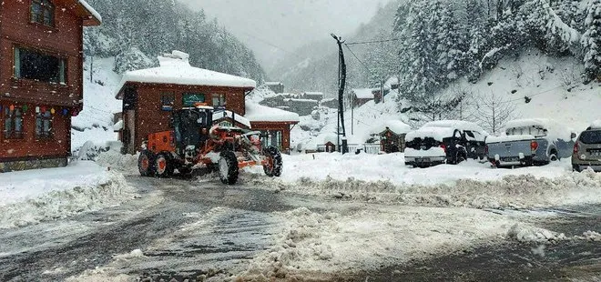Rize’de kardan kapanan 76 köy yolu açıldı