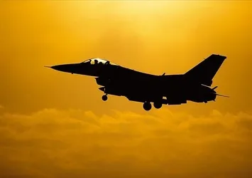 Son dakika: Mısır'da savaş uçağı düştü