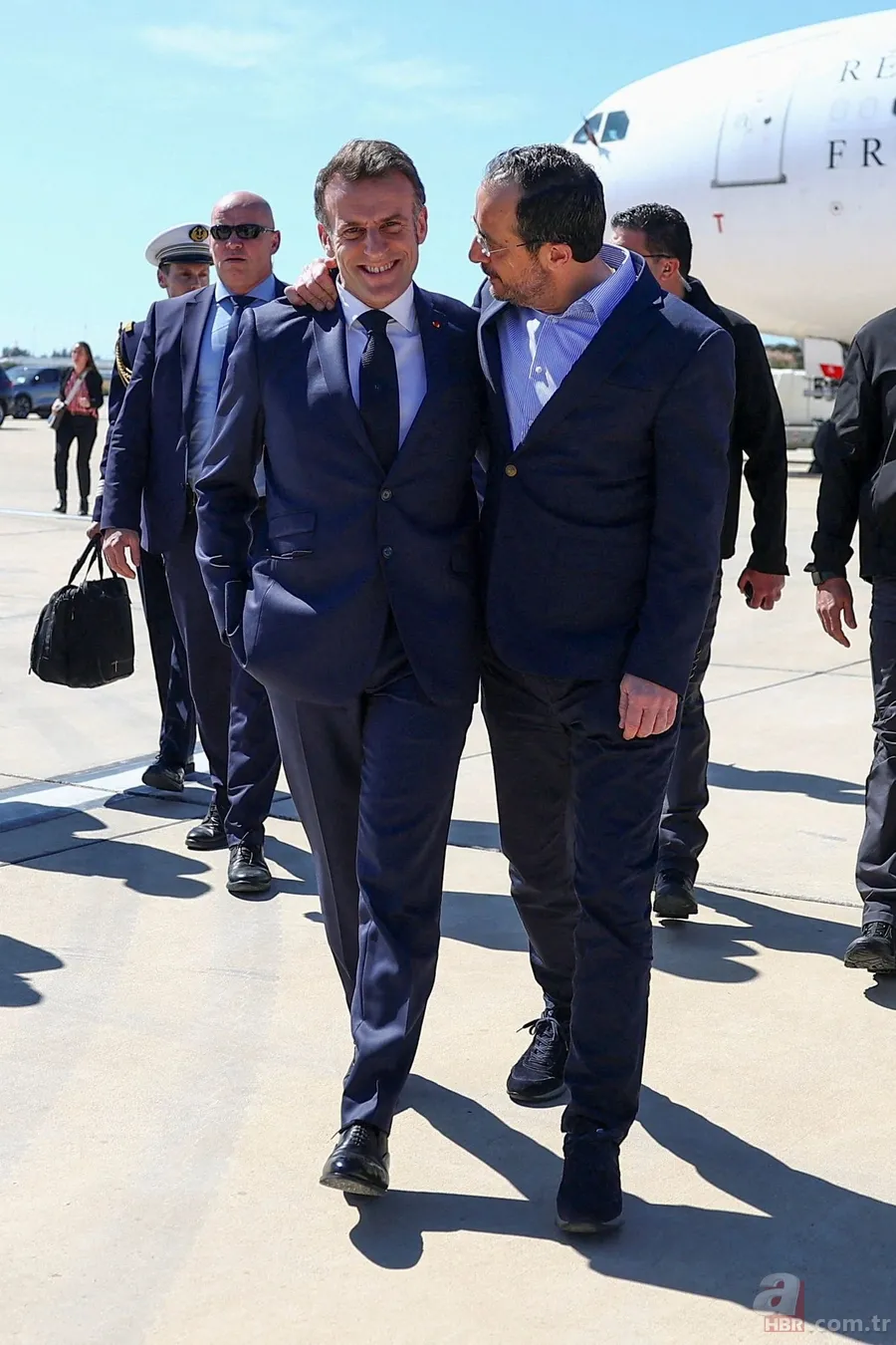 Rum-Yunan savaşı fırsata çevirdi! Fransız gemisiyle adaya oluk oluk silah 5