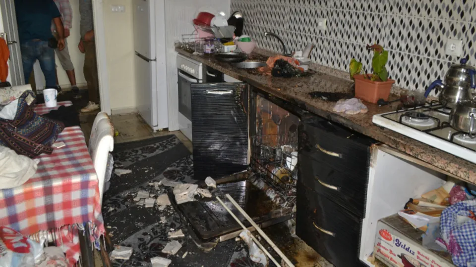 Eve yıldırım düştü, içerisini görenler dehşete kapıldı