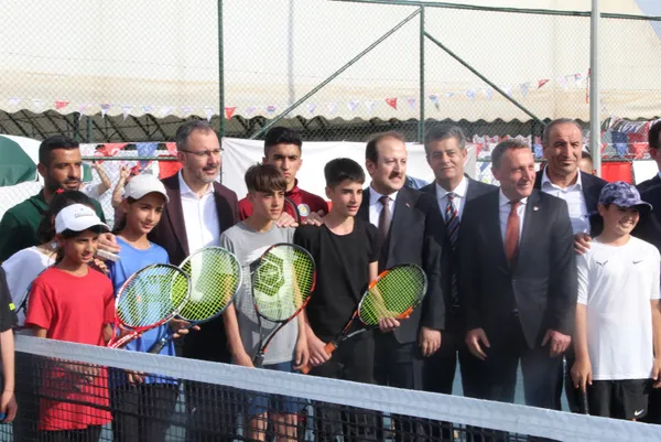 uluslararasi-cudi-cup-tenis-turnuvasinda-finaller-oynandi-zorlu-mucadelenin-sampiyonlari-belli-oldu-1653225049457.jpg Uluslararası Cudi Cup Tenis Turnuvası'nda finaller oynandı: Zorlu mücadelenin şampiyonları belli oldu! - 3