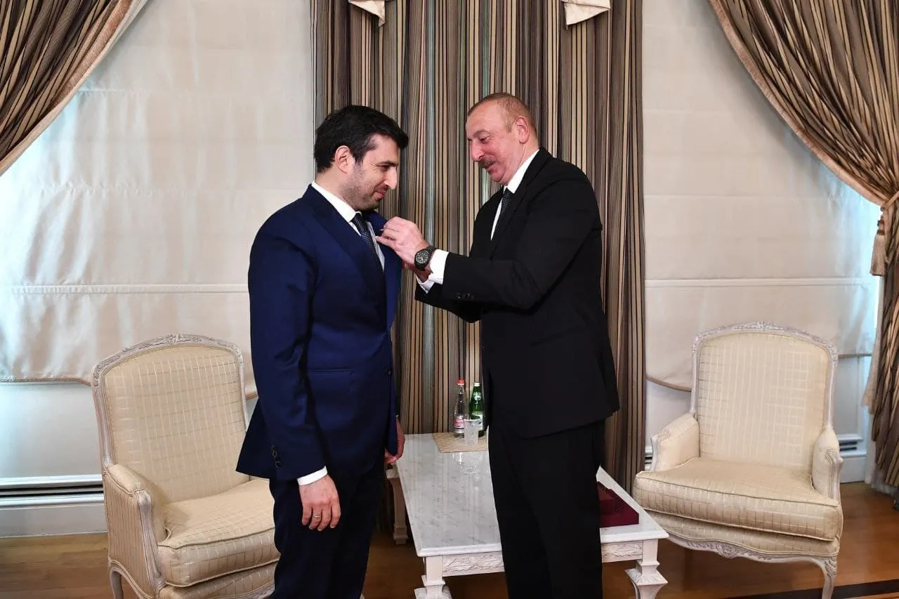 SİHA'ların mucidi Selçuk Bayraktar'a büyük onur! Aliyev'den Bayraktar'a madalya