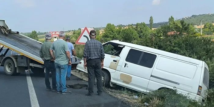 bursada-korkutucu-kaza-minibus-sarampole-yuvarlandi-5-yarali-1719058841774.jpg Bursa'da korkutucu kaza! Minibüs şarampole yuvarlandı: 5 yaralı - 1