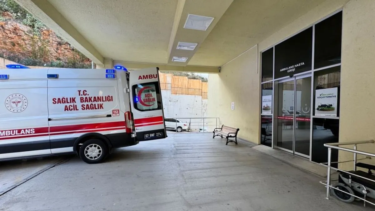 Gazipaşa'da inşattan düşen işçi ağır yaralandı