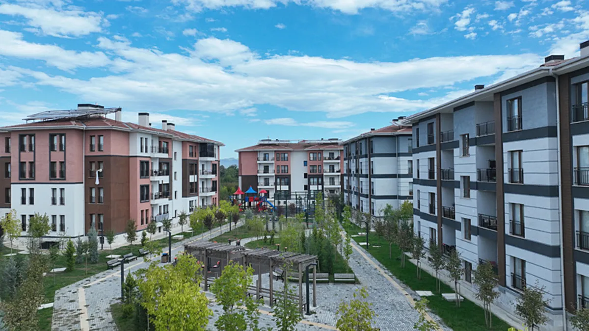 Yüzyılın Konut Projesi'ne yoğun ilgi! TOKİ 500 bin sosyal konut hangi ilçelerde yapılacak?