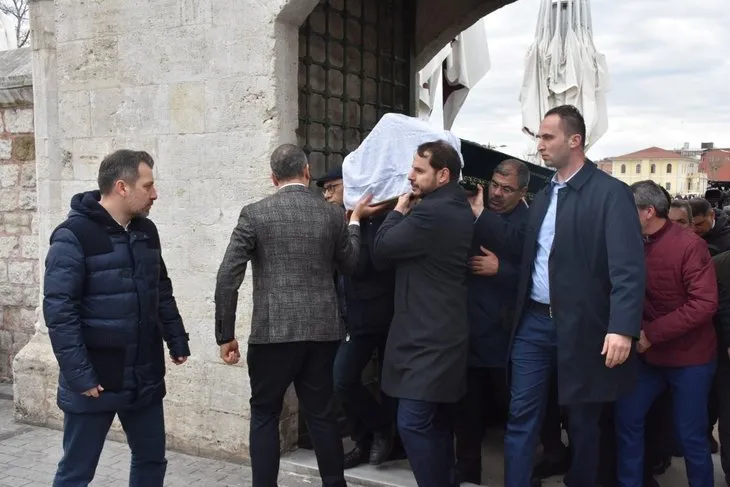 Hazine ve Maliye Bakanı Berat Albayrak İ.Ü. Cerrahpaşa Rektörü Nuri Aydın’ın annesinin cenaze törenine katıldı