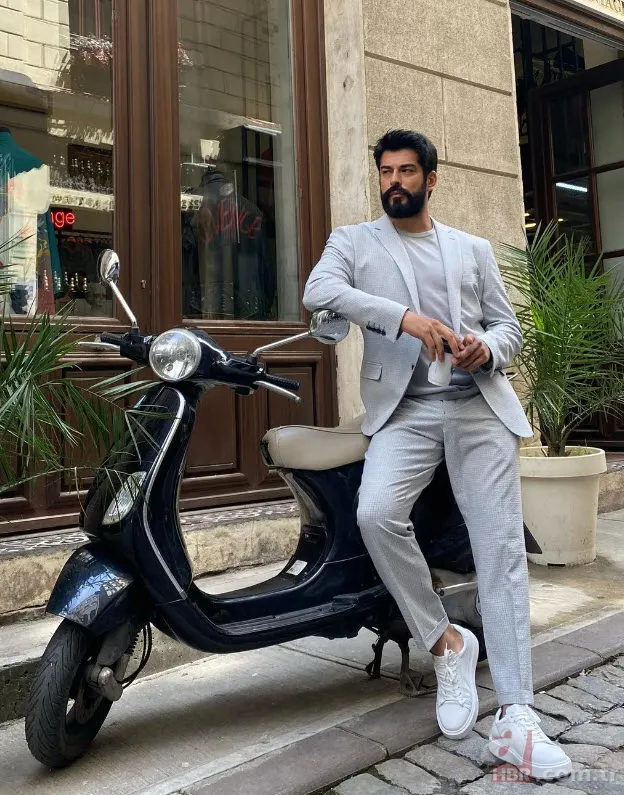 Hakan Ural “Beni o büyüttü” demişti! Üvey babası bakın kim çıktı 23