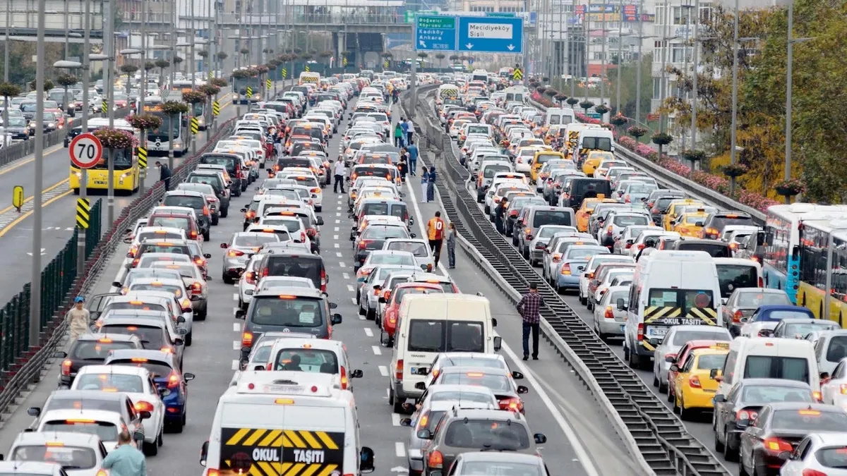 Trafik cezaları sil baştan değişiyor! Alkollü araç kullanmak, emniyet kemeri takmamak, kırmızı ışık ihlalinin cezaları ne kadar olacak?