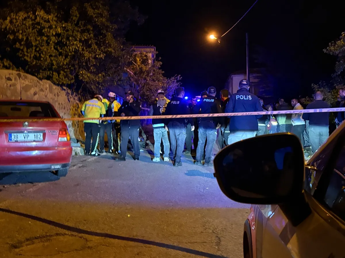 1792776952959.jpg Kayseri'de korkunç kaza! Otomobil ile motosiklet kavşakta çarpıştı: 17 yaşındaki genç hayatını kaybetti - 2