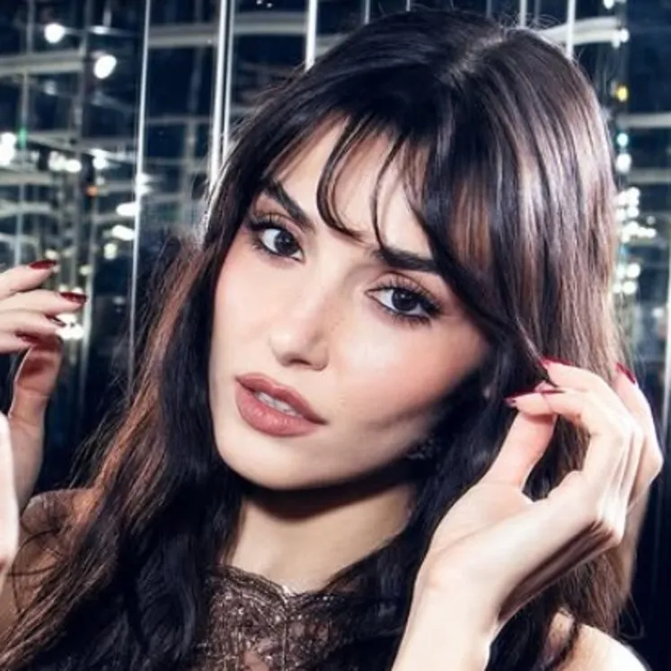 Hande Erçel'in Paris'te giydiği çizmelere eleştiri yağmuru