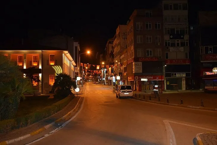 Bugün marketler açık mı? 1 Ocak Cuma yılbaşında market ve lokanta saat kaçta kapanacak? Paket servis var mı?