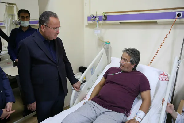 Son dakika: Adalet Bakanı Bekir Bozdağ’dan yaralı kurtulan madencilere ziyaret