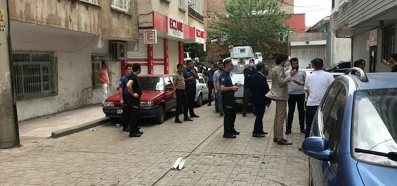 Diyarbakır'da devriye gezen polis ekibine saksı atıldı: 1 polis yaralandı