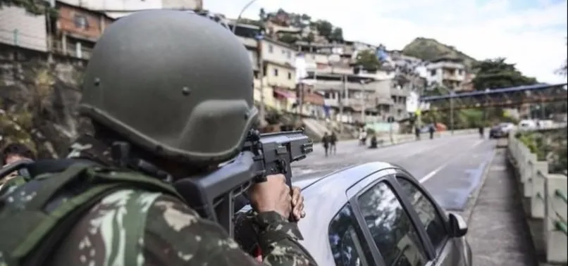 Brezilya'da asker sokakta!