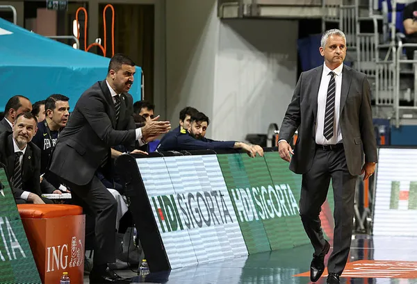 son-dakika-basketbol-super-liginde-sampiyon-anadolu-efes-fenerbahce-seriyi-3-0-kaybetti-1623090496116.jpg Son dakika: Basketbol Süper Ligi'nde şampiyon Anadolu Efes! Fenerbahçe seriyi 3-0 kaybetti