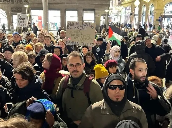 1700836674754.jpeg Müslümanlar Türk ve İslam düşmanı Geert Wilders'ın seçimleri kazanmasından endişeli! Hollanda'da aşırı sağ protestosu yükseliyor - 2
