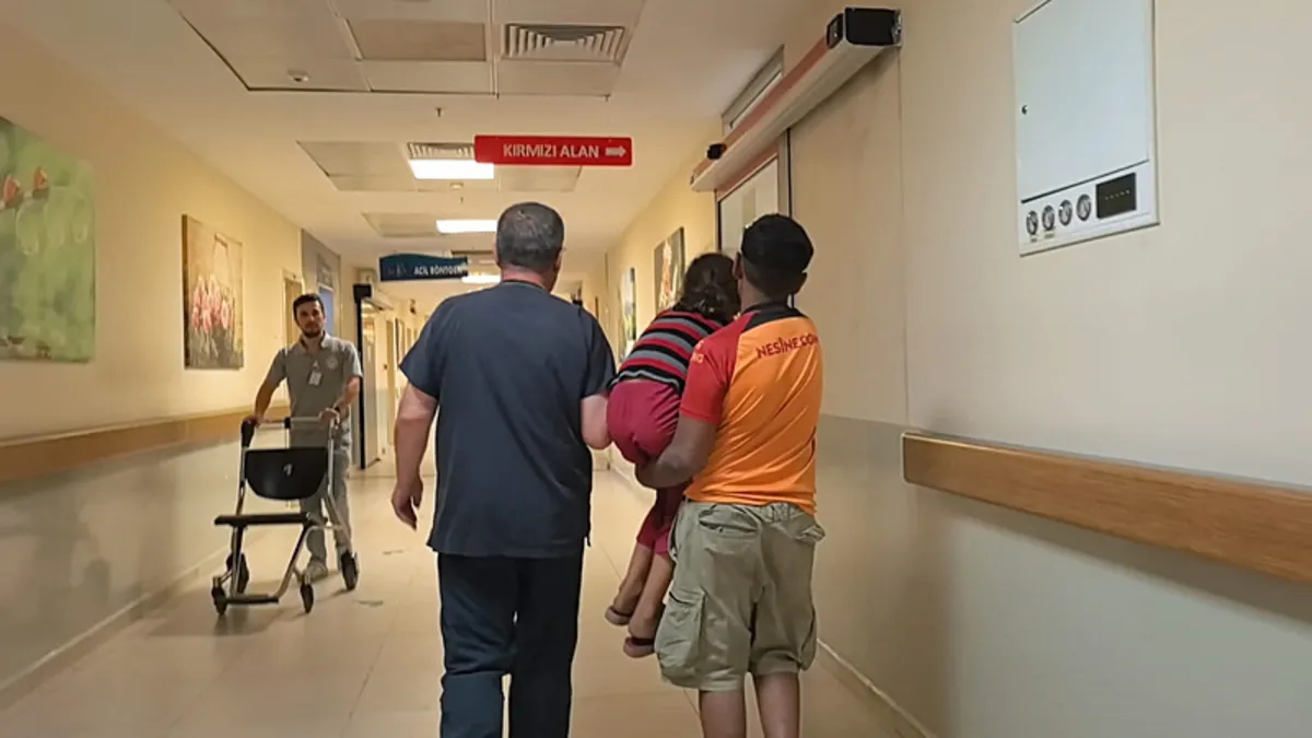 Tarlada oynayan çocuk bıçağın üzerine düştü! Kanlar içerisinde kaldı...