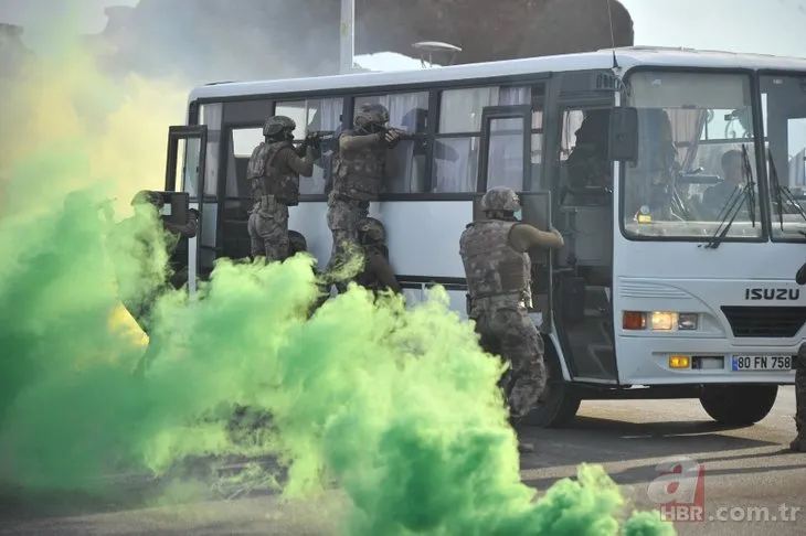 Telsiz anonsuyla harekete geçitler! Özel Harekat Polisi nefes kesti