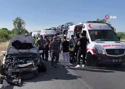 Bursa’da otomobil traktöre çarptı: 1 yaralı