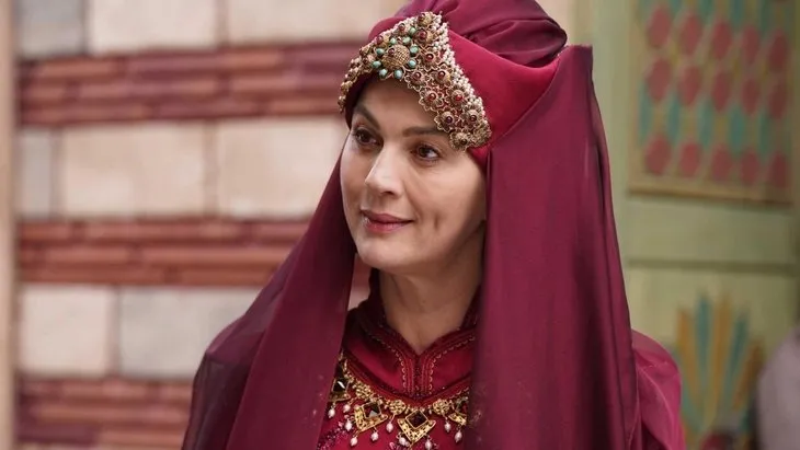 Mehmed Fetihler Sultanı’nın Hüma Hatun’u Açelya Akkoyun’un ilk eşi bakın kim çıktı! Yeşilçam’ın efsanesiyle 4 yıl...