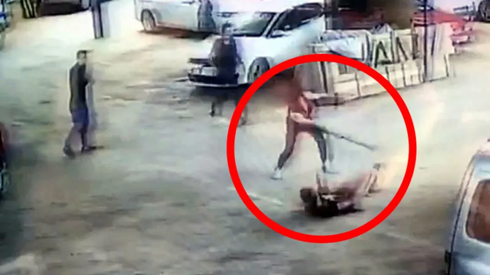 Tartıştığı yaşıtlarına döner bıçağı ile saldırdı