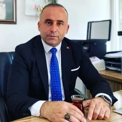 CHP’den İzmir’de TOKİ projesine çelme! Vatandaş CHP’li belediyeyi protesto etti: Enkaz altında kalınca mı sesimizi duyacaksınız?