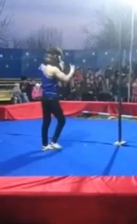 Dev piton gösteri yapan adamı seyircilerin gözü önünde boğdu! O anlar böyle görüntülendi 16