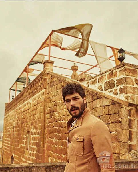 Hercai dizisinin Miran Aslanbey'i Akın Akınözü annesiyle fotoğraf paylaştı! 2