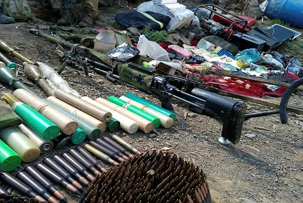 Pençe Harekatı’nda PKK’ya ait silah ve yaşam malzemesi ele geçirildi