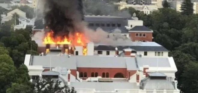 Son dakika: Güney Afrika Parlamento binasında yangın