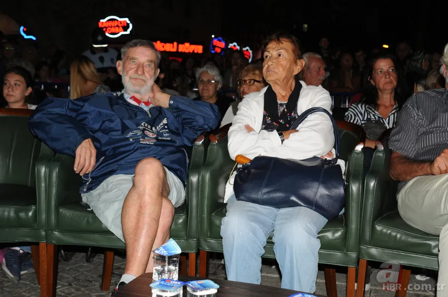 Yeşilçam'ın usta ismi Fatma Girik 40 yıl sonra aynı pozu verdi 23