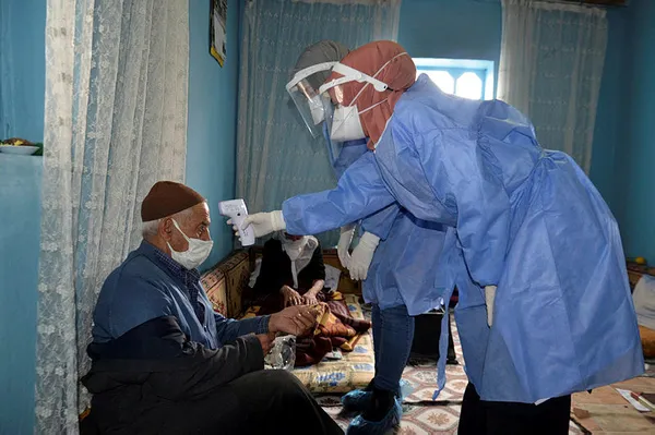 Sağlık çalışanları Muş'un köylerindeki yaşlılara hizmet götürdü - 3