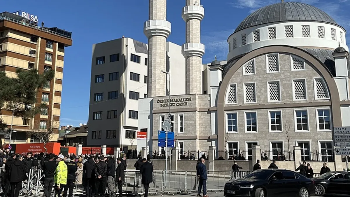 Başkan Erdoğan cuma namazını Ataşehir'de kıldı