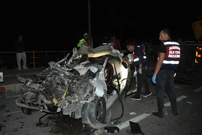 mersinde-feci-kaza-olenlerin-kimlikleri-belirlendi-1746854293708.jpeg Mersin’deki feci kazadan görüntü (İHA)