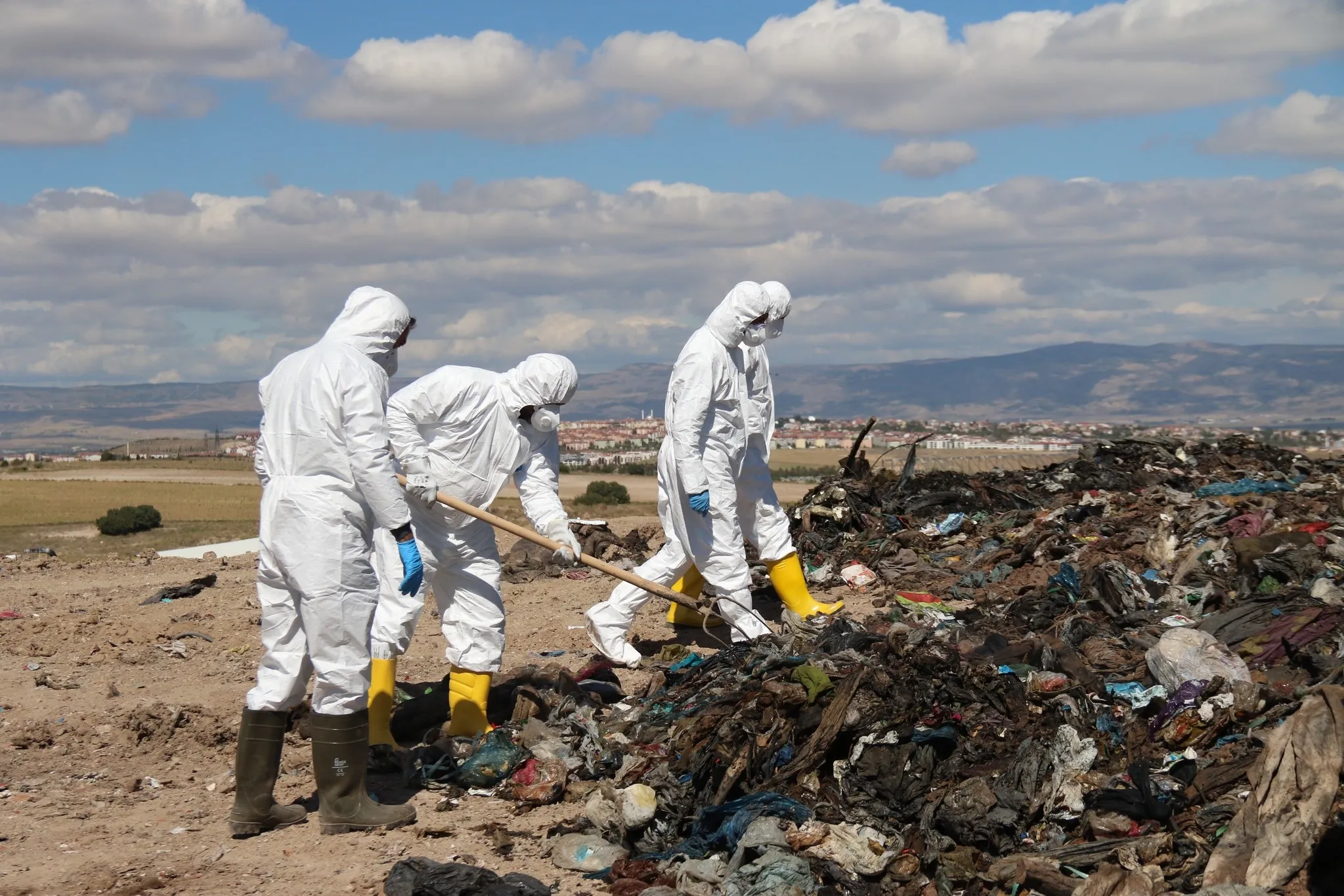 Kan donduran şüphe! 22 gündür bulunamayan Iraklı Sally çöplükte aranıyor!