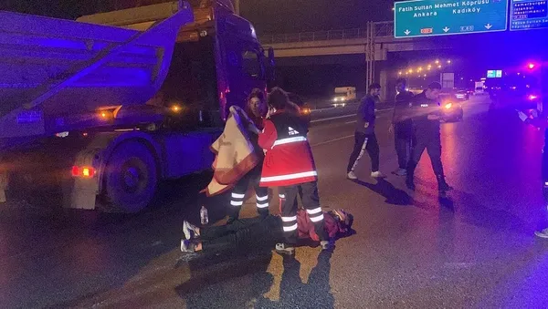 1667790416875.jpeg Şakalaşırken motosikletten düştüler! - 1