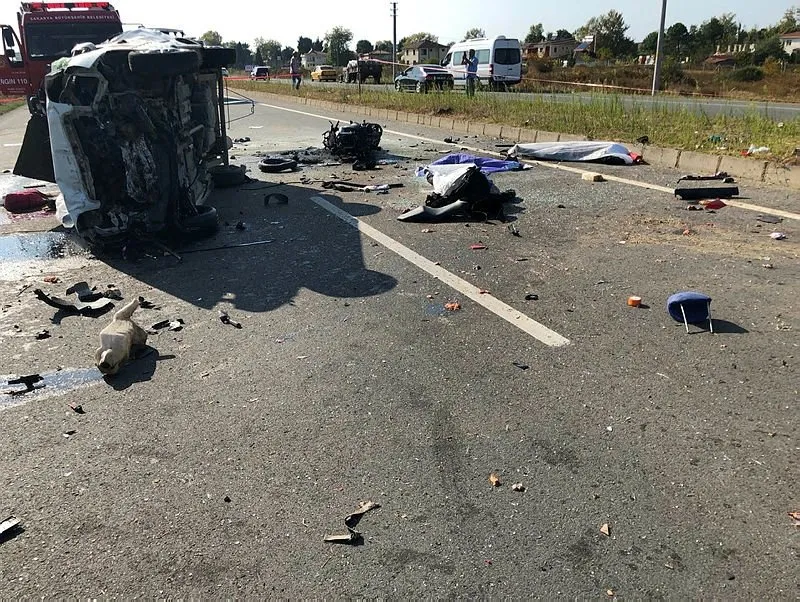 Sakarya Da Trafik Kazasi 8 Olu A Haber En Son Haberler