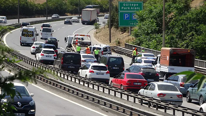 Bayram tatilinin son gününde trafik yoğunluğu! Kuyruğun başı var sonu yok - 4