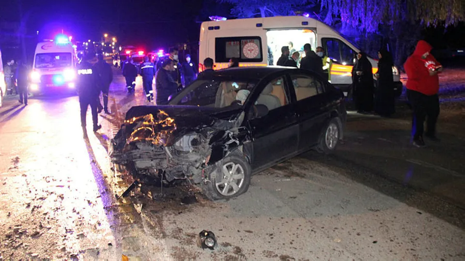 Kocaeli Kartepe'de zincirleme trafik kazası! Çok sayıda yaralı var