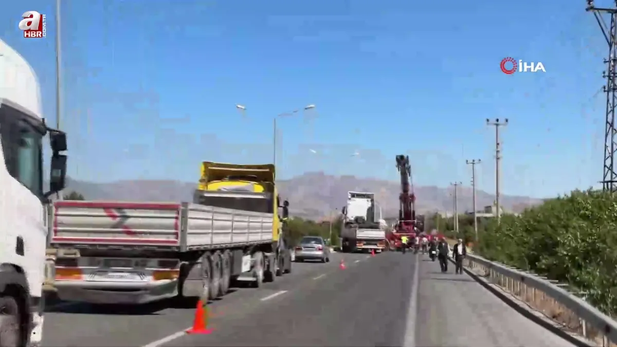 Tır evin bahçesine uçtu: Faciadan dönüldü