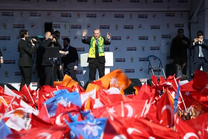 Başkan Erdoğan ve İbrahim Tatlıses Şanlıurfa’da miting sahnesine beraber çıktı