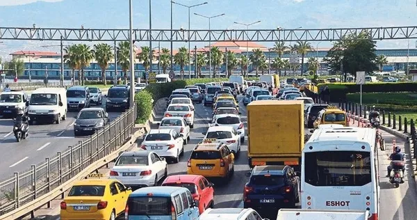 CHP’li İzmir Belediye Başkanı Tunç Soyer’den garip öneri: Trafiği azaltmak için trafiğe çıkmayın