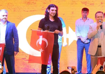 Demokrasi nöbetinde Murat Kekilli sürprizi