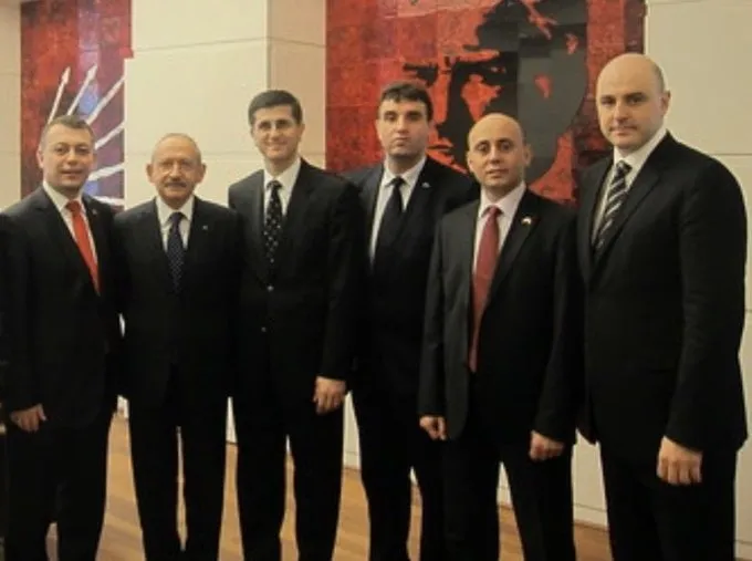 1576706460138.jpeg CHP Genel Merkezi; ABD imamı Faruk Taban ve yöneticilerinin Kemal Kılıçdaroğlu'na yaptığı ziyarete ilişkin haberi sildi - 5